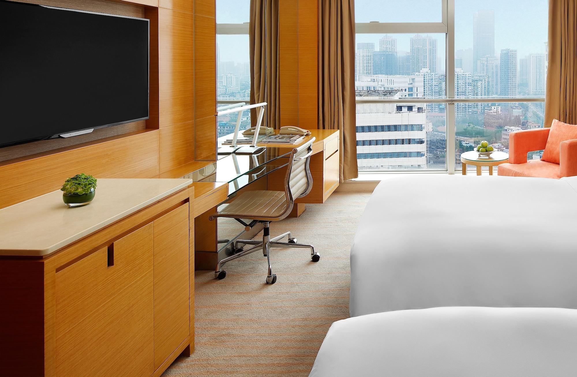 New World Wuhan Hotel Bagian luar foto