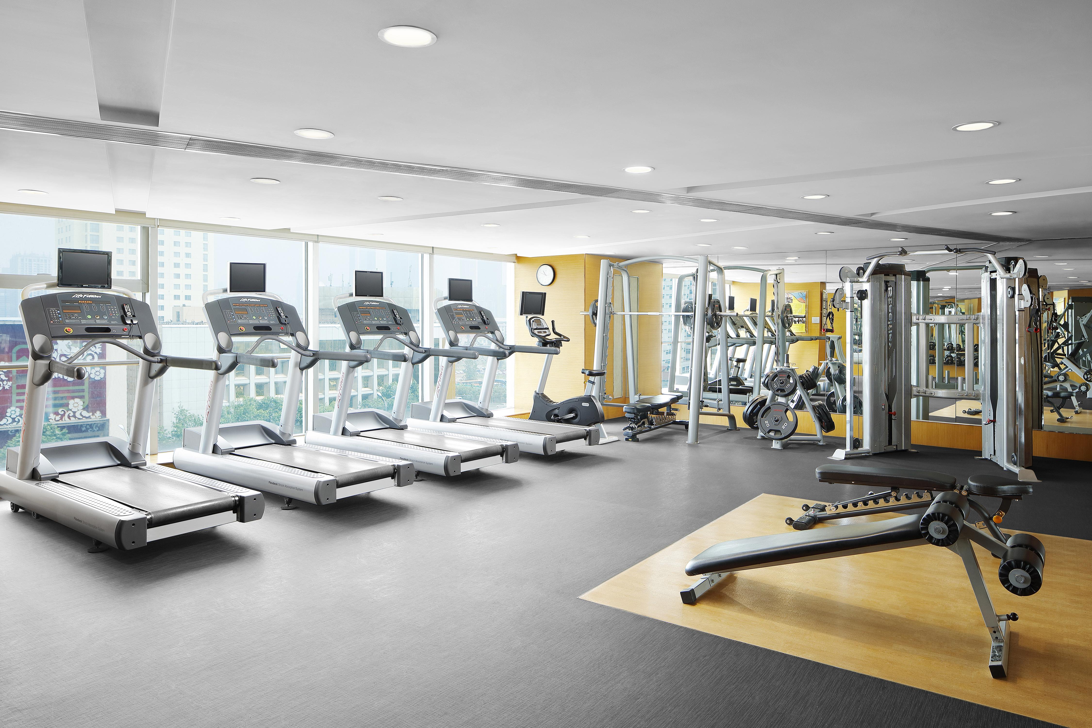 New World Wuhan Hotel Bagian luar foto
