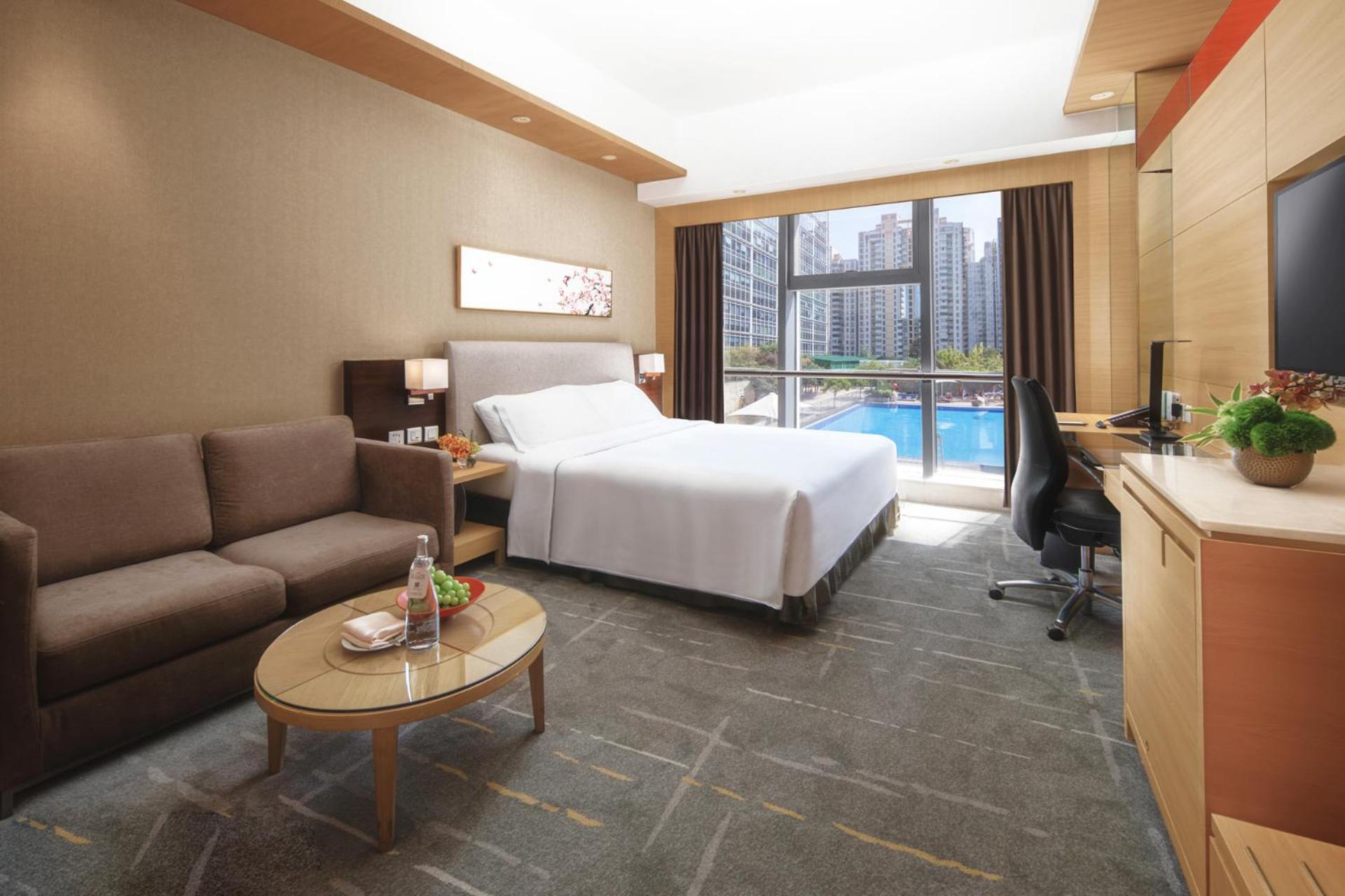 New World Wuhan Hotel Bagian luar foto