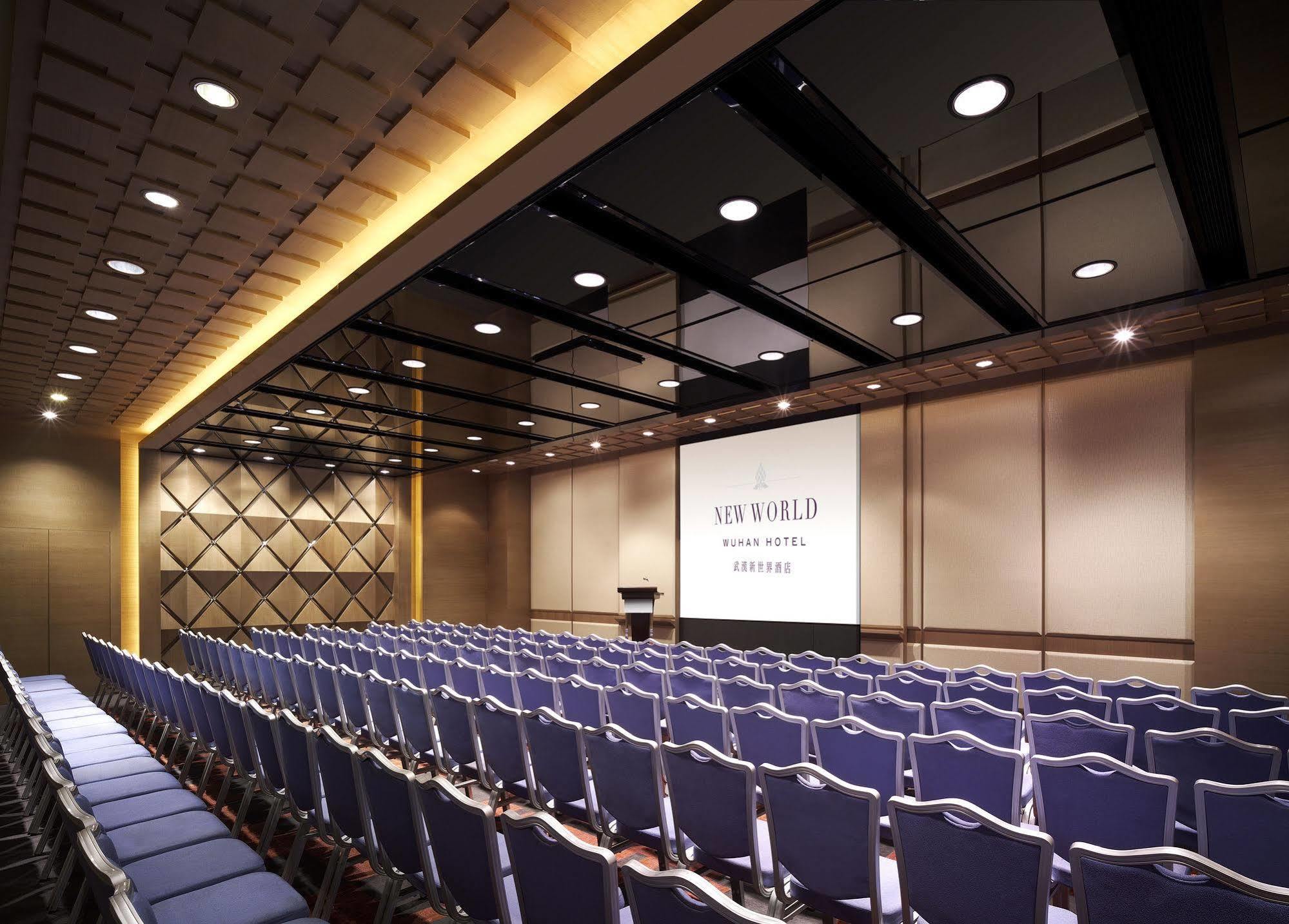 New World Wuhan Hotel Bagian luar foto